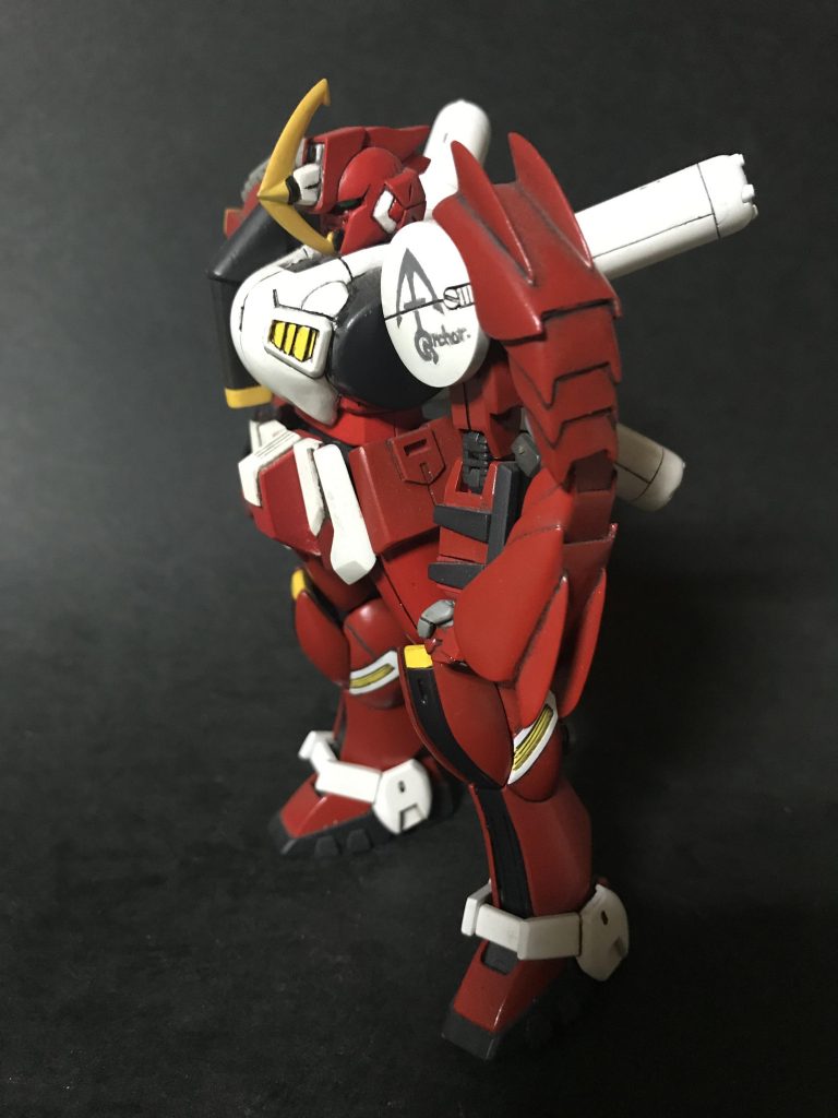 アンカーの制作当時はガンプラ復帰後スグだったので、まだデカール等のディテールアップなどに気を配る余裕と技術がなかった頃だったと思います。…今更貼ろうにも、既に表面ザラザラのマット仕上げですし…😅