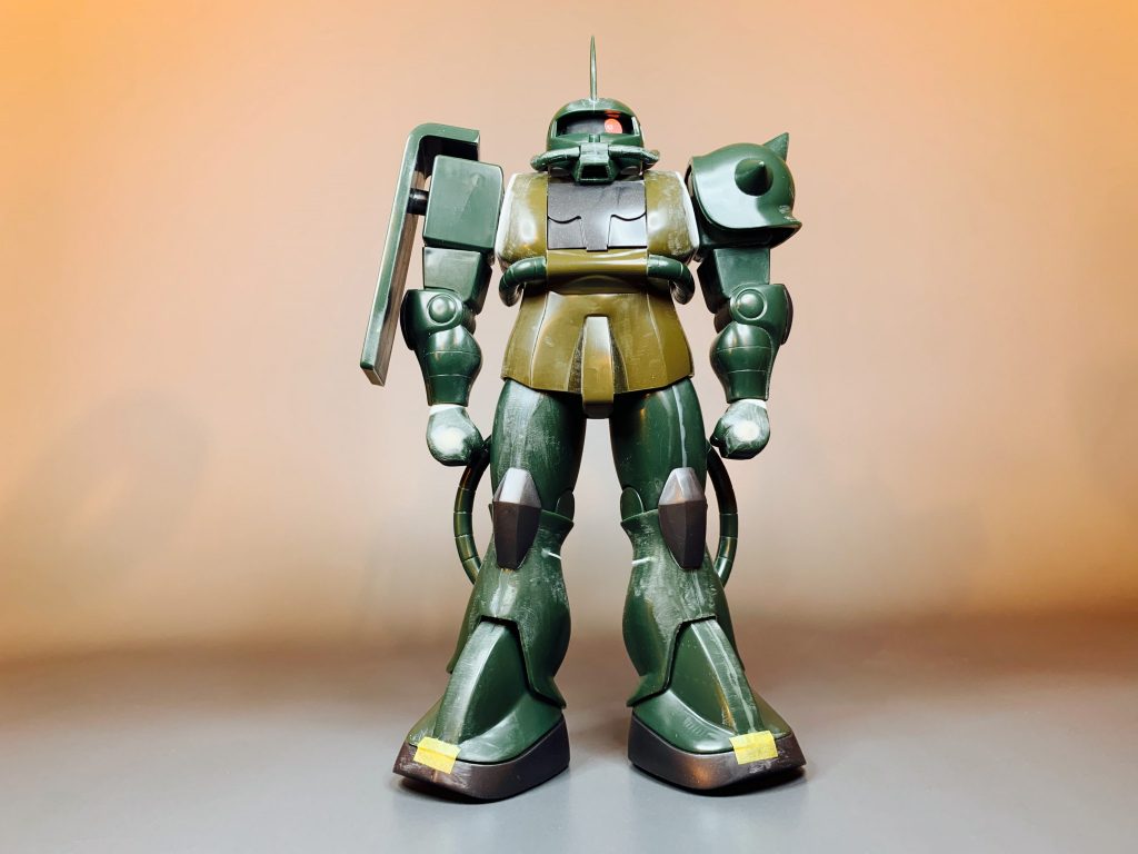 関節改造は定番工作しかしておりませんが、やはり効果的でなかなかいい立ち姿になりました。