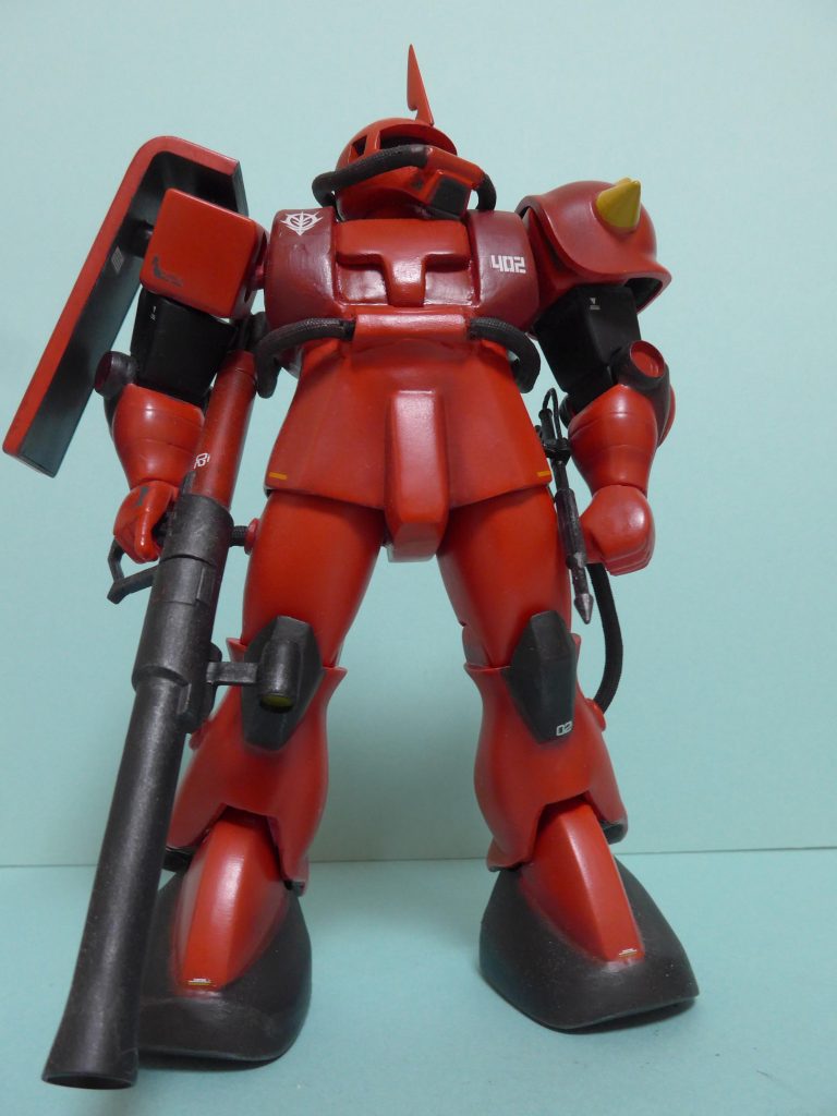 塗装はサーモピンクとあずき色、つや消し黒にガンメタ(バズーカ)、赤系2色はエアブラシでグラデーション入れていますが、(当時も今も)まだまだです。反省の部分もありつつも、40年前にはできなかったことが少しはできたかなとも思います。旧キット万歳! まだまだ旧キット1/100たくさん積んでますので頑張ります!!