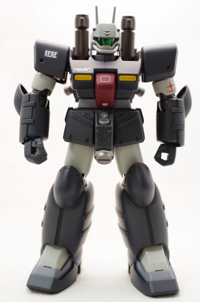  ディティールアップについては、量産型は重装甲設定なのに肩の肉抜き穴？は必要ないだろうと思い、敢えて無くしました。