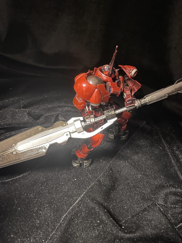 武器構え。これないと中々様にならない。