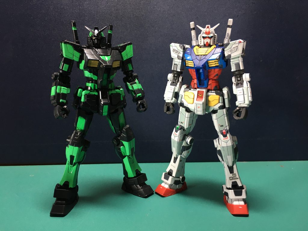 通常版のガンダムF00と。並べてみると全然印象が違いますね。