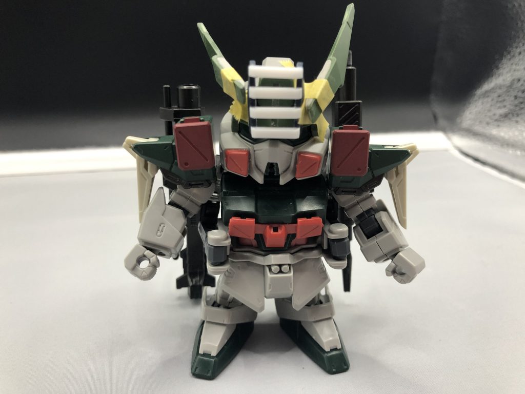 残りはヴェルデバスター のパーツです。頭のパーツはジャンクパーツとプラ棒で初のスクラッチしました。不要な穴はパテ埋めしました。