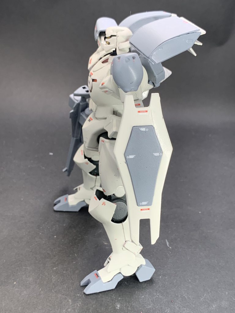 デカールの貼り方があまり上手くないので敬遠しとりましたが、貼っでみるといいものですね。サンダーボルトのド派手なコーションはこういう白い機体によくにあう