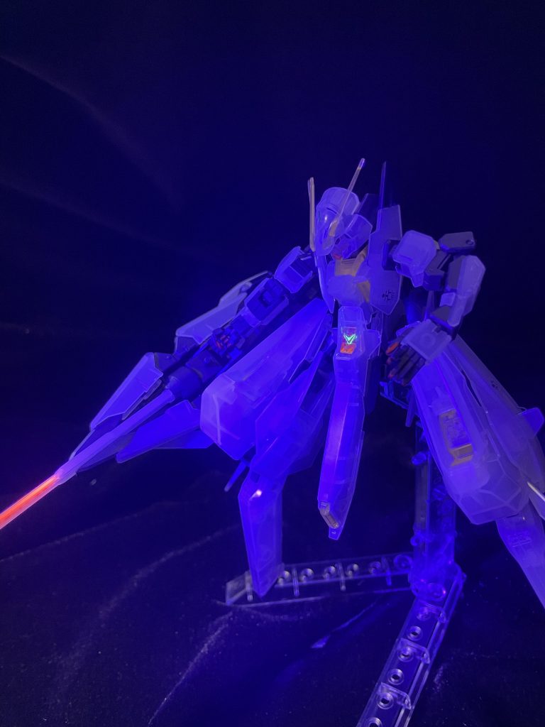 V字マークも雑に蛍光イエロー。塗り分けが面倒だったなんて言えない（言ってる）。