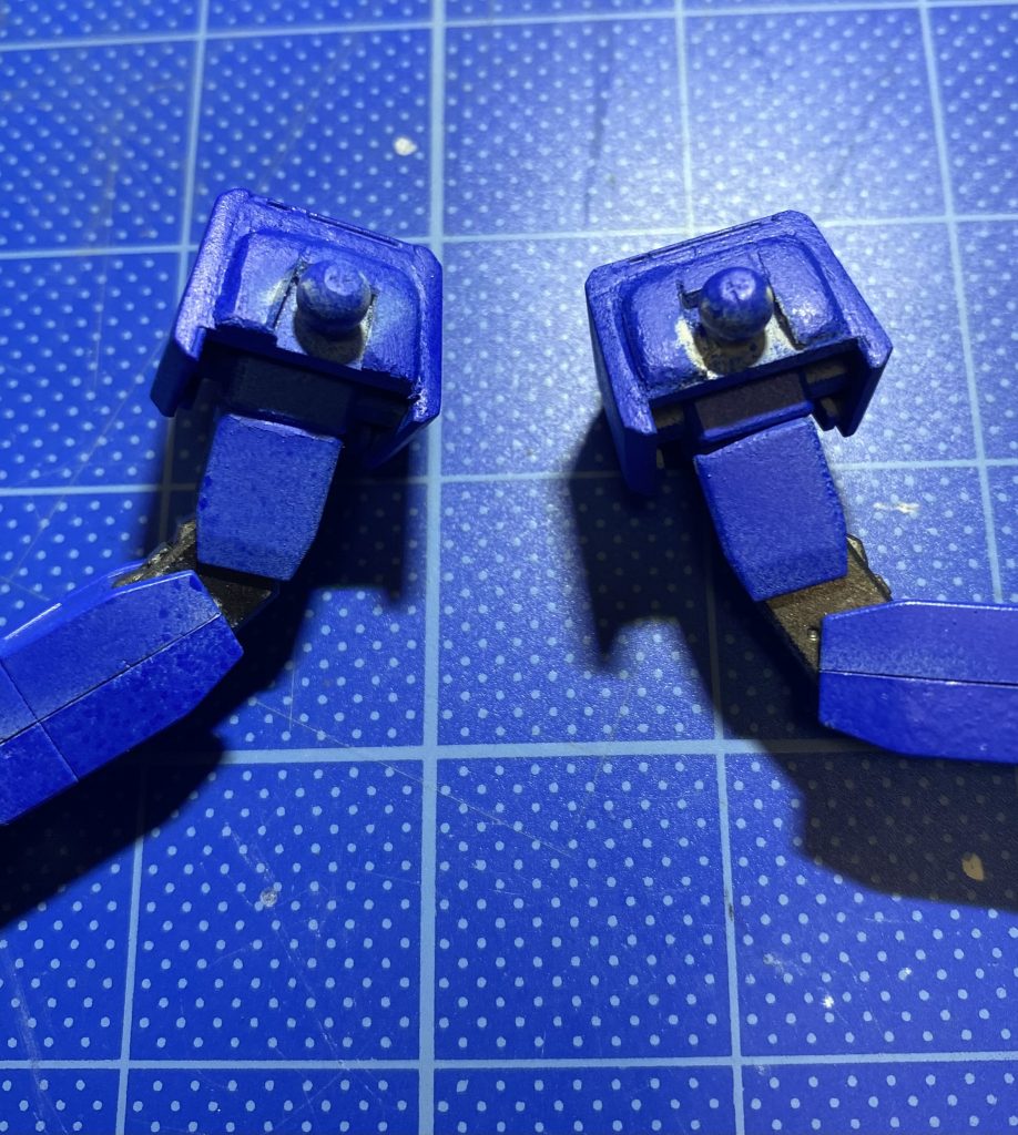 肩口の隙間を補正。HGはこの2つは必須になってる