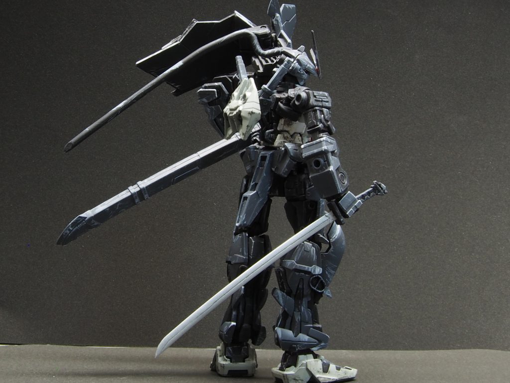 最後に背面からの写真です。「侍」という既に失われたキャラクターの退廃性が伝わればたいへん嬉しく思います。ここまでご覧いただきありがとうございました。