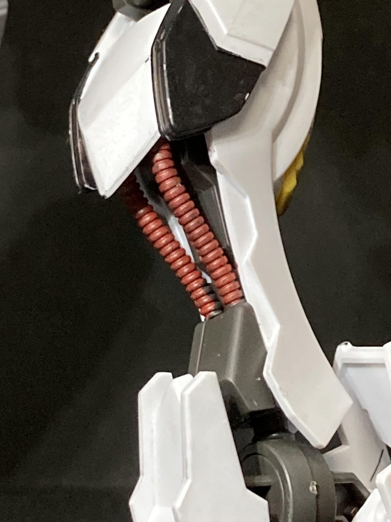 特に足元のパイプ部分は塗ると映えやすいのでお気に入りの部分です。