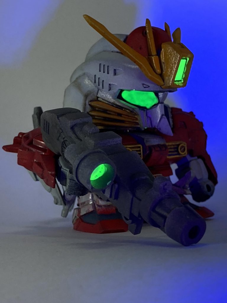 カメラ類に夜光塗料を塗って光らせるのが好きで毎回やっちゃいます✨️