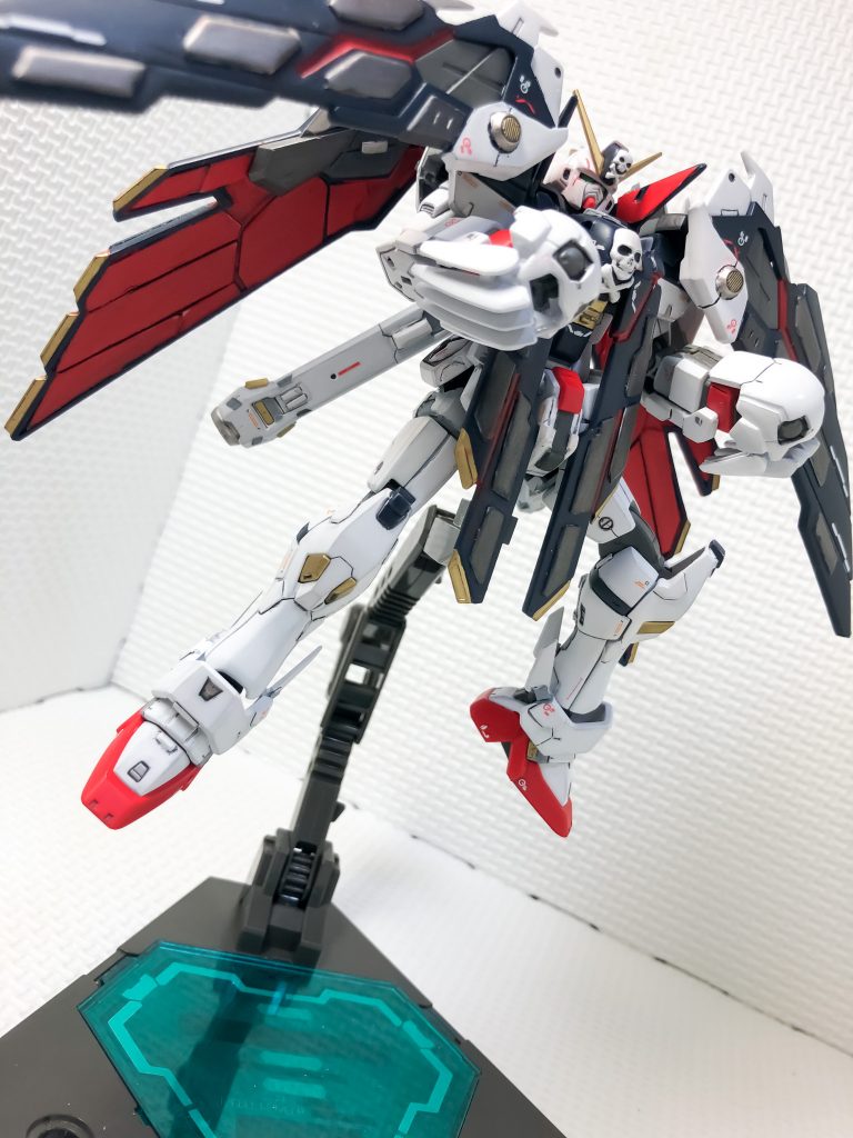 クロスボーンガンダムは、武装のバリエーションが豊富で、それぞれで印象が変わるので触っていて楽しい機体です。