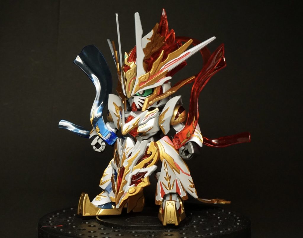 メインカラーのホワイトにパール塗装を施していますが、写真だとツヤツヤキラキラ感があまり写せていませんね。