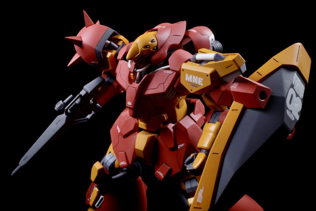 光ませんが、モノアイもクリアピンクに変更しています。