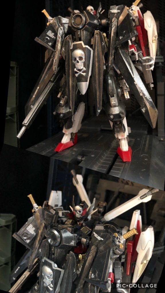 oyz「この装備には、iフィールド発生装置が内蔵されてる。この装備を纏う事で、iフィールドを出現させ、ビーム、ミサイルなどのあらゆる攻撃を防ぐ事が出来るぞ!」アセム「え!?本当ですか!?それは凄い!」oyz「ただし、攻撃を避けるのは不得手になる。そういう装備ではないからな。両肩部にパイレーツナイフを2基装備している。もちろん髑髏マーク付きだ!」アセム「コレが“シド”に対抗する奥の手という訳か..!」oyz「ちなみにこの装備は脱着可能で、アーマーパーツが合体する事で“スペースウルフ”という戦闘機になるぞ。もちろんストライダーモードにも可変出来る。一度フロントアーマーの脱着は必要だが。」アセム「凄い!コレで“シド”への対策はバッチリですね!」