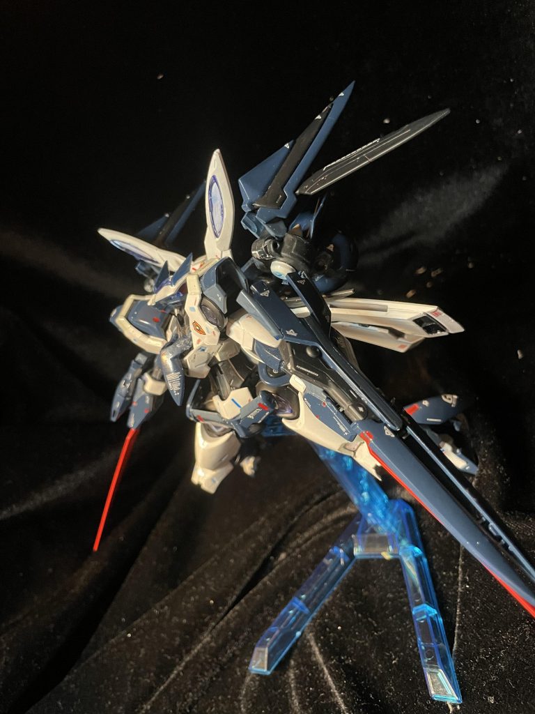 ポージング。クリアランス処理が甘かったので、関節がギチギチになってしまいました。反省。あまりガシガシ動かせません。