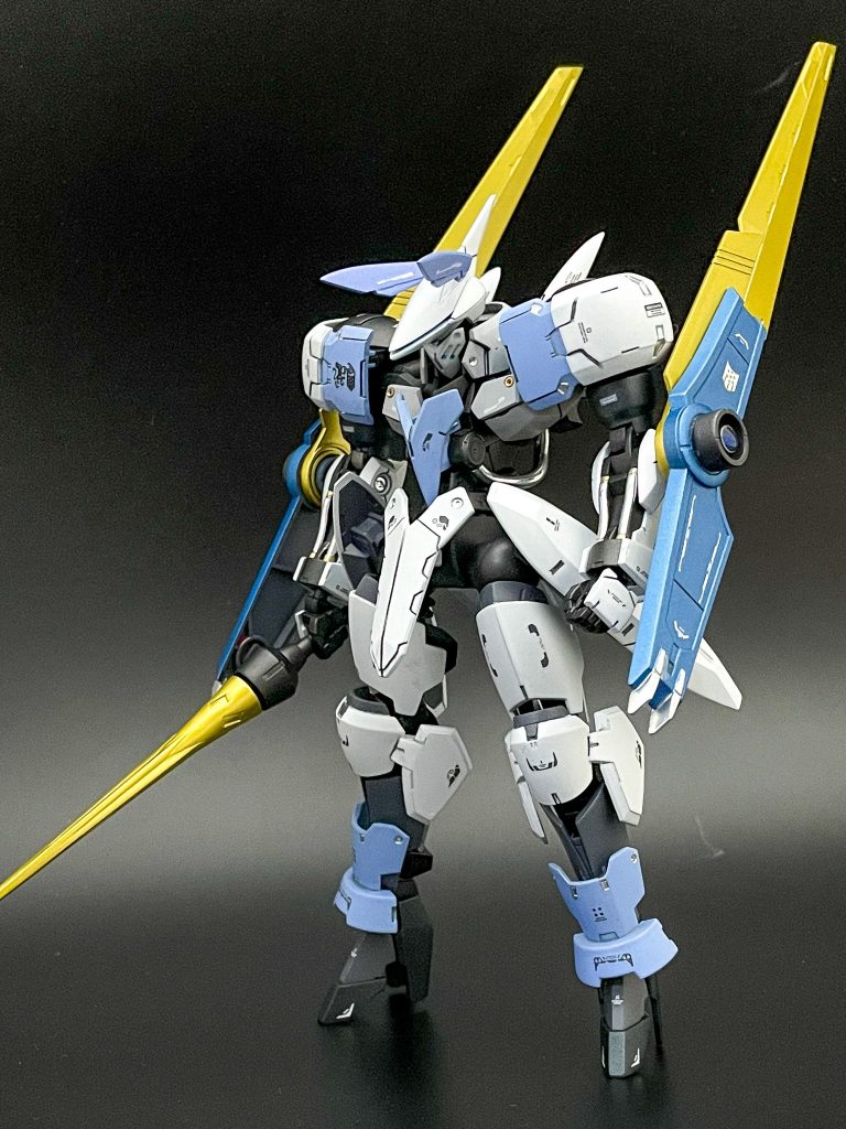 フロントヴァルキュリアフレームの機体3種が好きで、今回ようやく手を付けることができました。グリムゲルデとヘルムヴィーゲは放送当時品を持っていたのでそこから追いはぎ。大きな改造やプロポーションいじりはしておらず、ディティールの彫り直しとシャープ化くらいです。