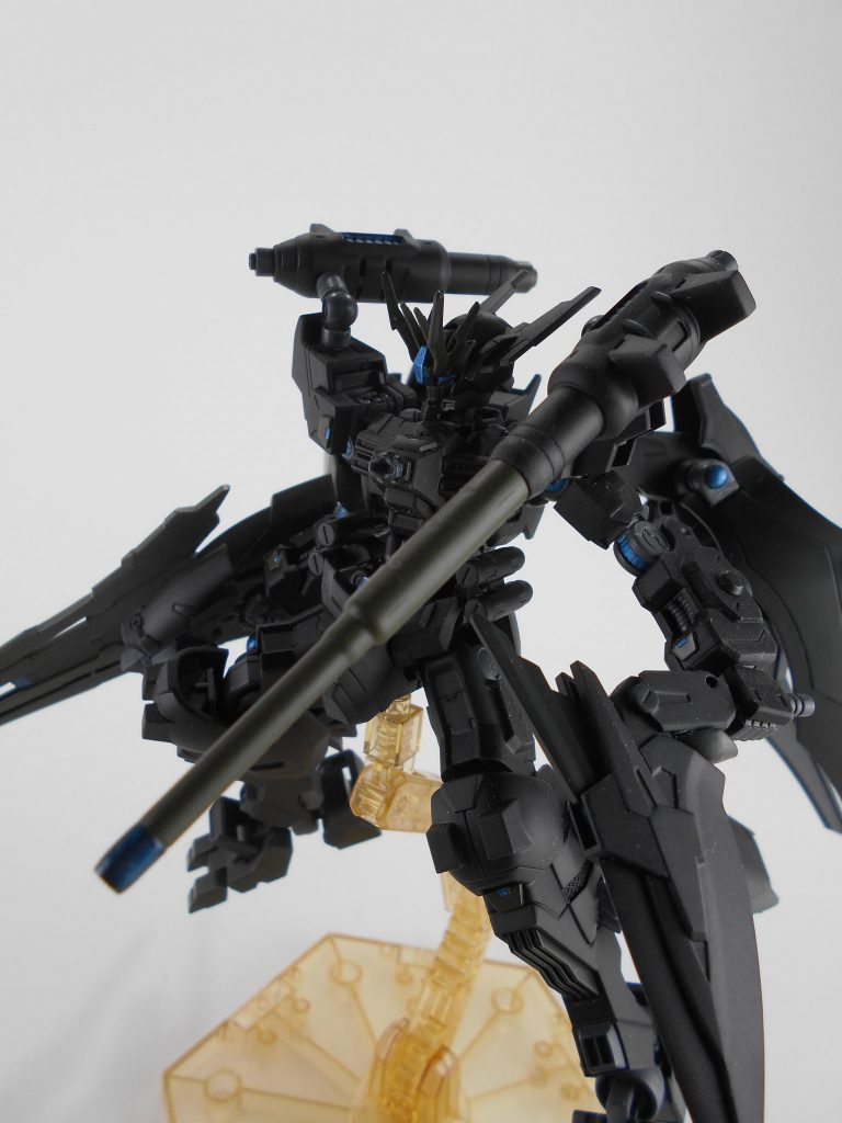 グラン・トンファー改、「メイタリク」。アスモデウスのグラン・トンファーにビームバルカンを増設し、肩部に移植しました。トンファー部分で奇襲からビームバルカンで牽制にも使える武装になっています。「メイタリク」は英語で「隠亡」のアナグラムです。