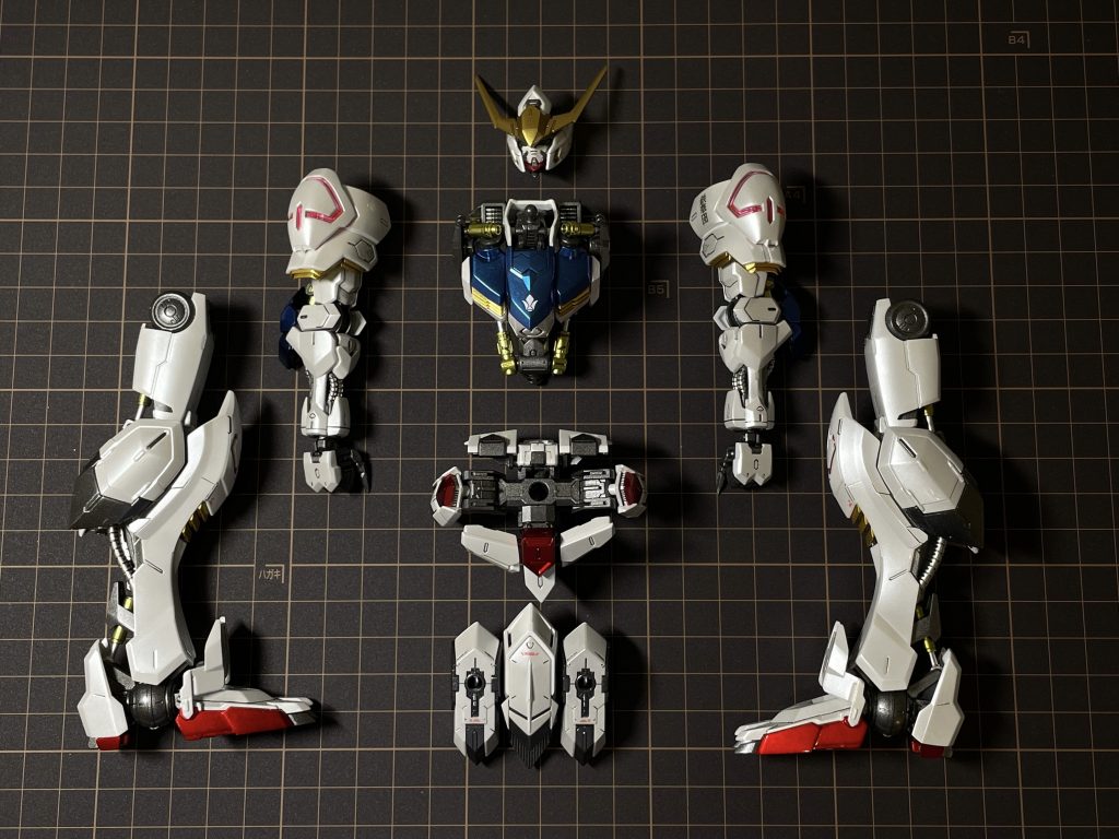 各部ごとに組み立てた状態です。いやぁ〜かっこいいですねこのキット!自分の好きなYouTuberさんが言ってましたがホンットに「120点!!」