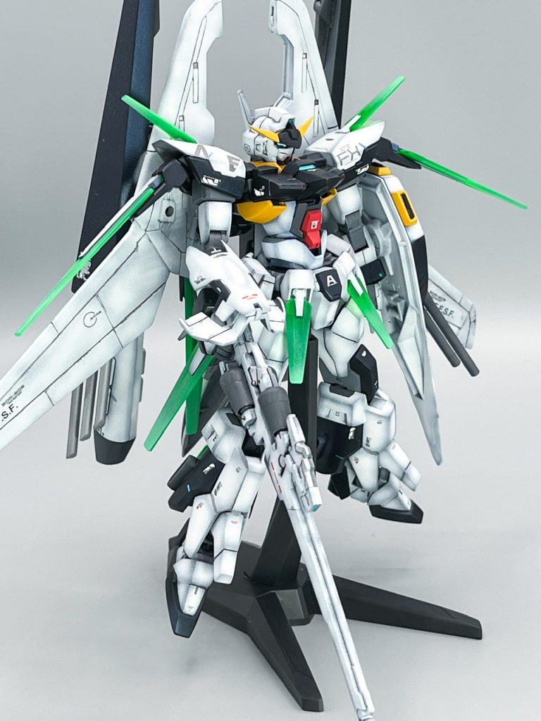 その他に使ったパーツとしては・HGギャプランのビームキャノン・MGゼータプラスの可動翼・RGウィングガンダムの盾→リアアーマー・HGカラミティの肩大砲→スタビライザー宇宙世紀と言いつつ、なかなかのキメラっぷり。