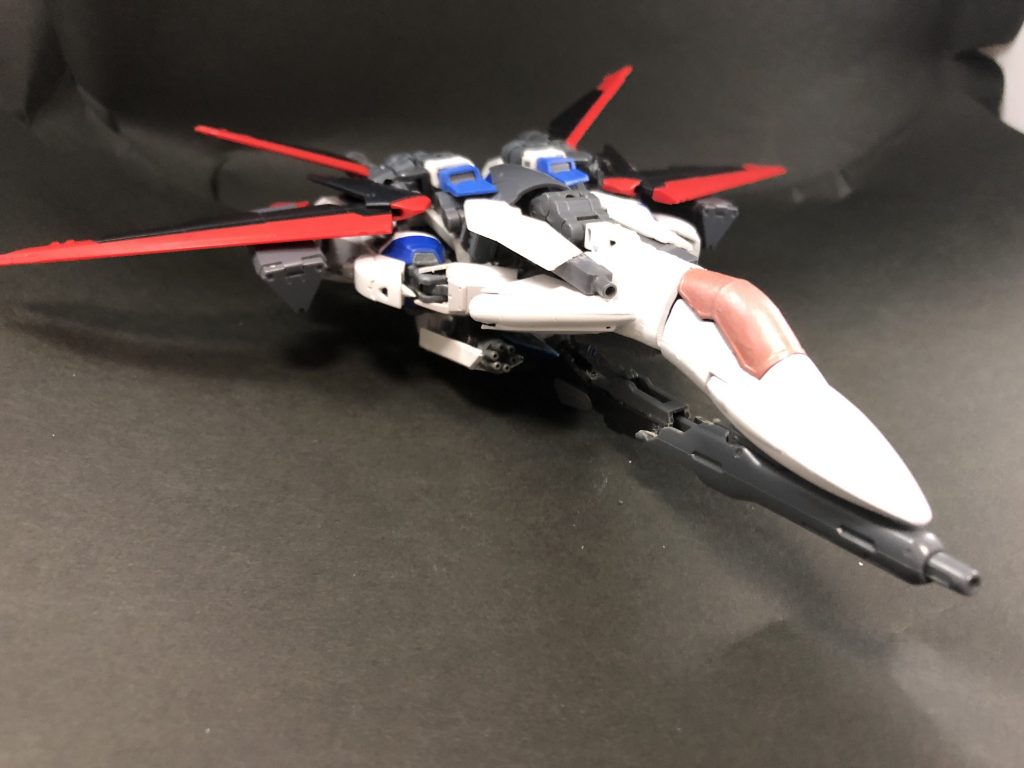 ガンポッドライフルは機首にマウントできます。