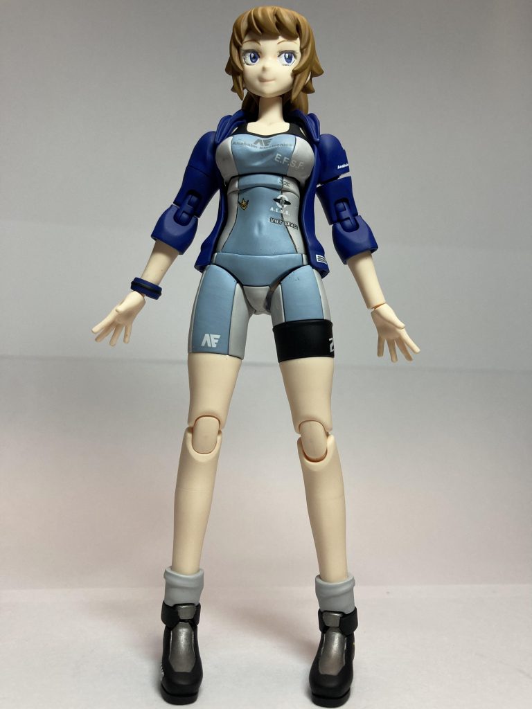 腹部はスジボリして塗装しただけ。パーカーの下も頑張ったんですが、見えないですね。髪は先端をなるべく尖らせてます。