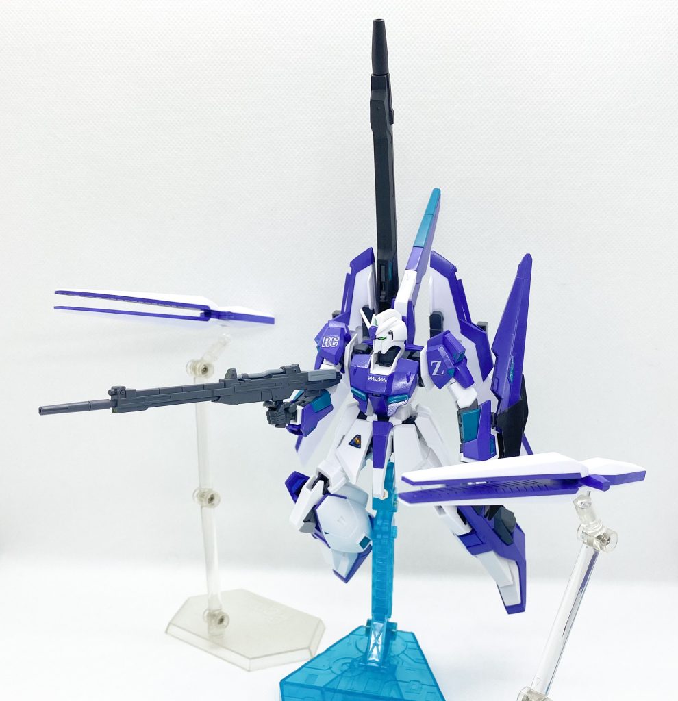 本機目玉のファンネル。デルタカイのプロトフィンファンネルをバインダーごと借りてきました。実はライフルもリゼルのではなくデルタカイの余剰パーツです。