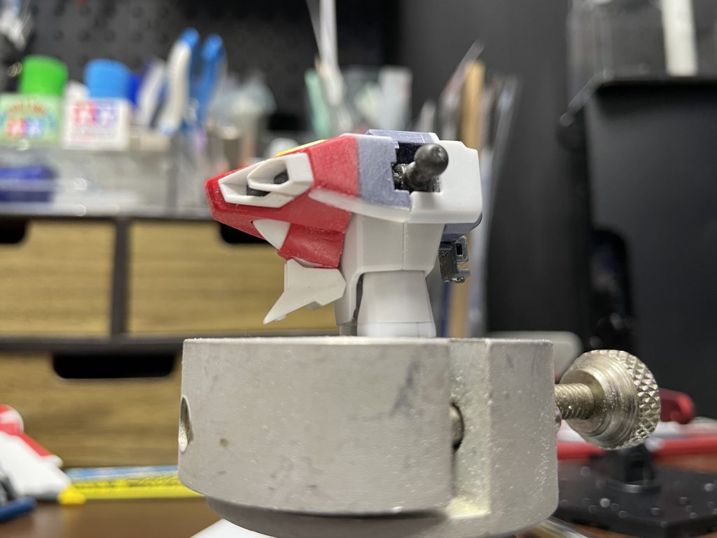 パーツ合わせ。もっと精度高くしたい。SDパーツに合わせて幅増してます。胸のパーツがデカいと逆三角形が強調されてマッシブさマシマシになります。