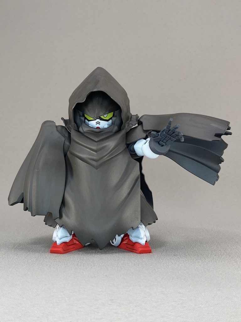 肩のマントは接続位置を変えました。多少動くのでポーズも取れます。