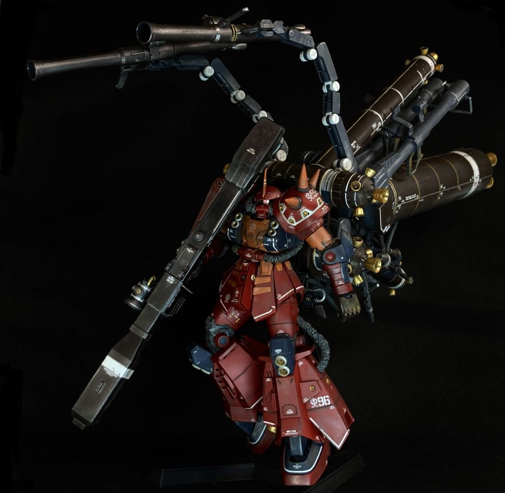 足回りを少し短くカット、余剰パーツのバズーカを追加装備