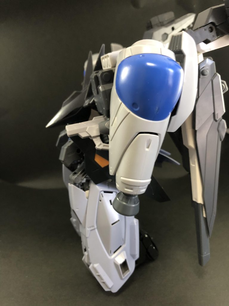 側面。とはいえほぼ稼働するのは両腕だけですが。