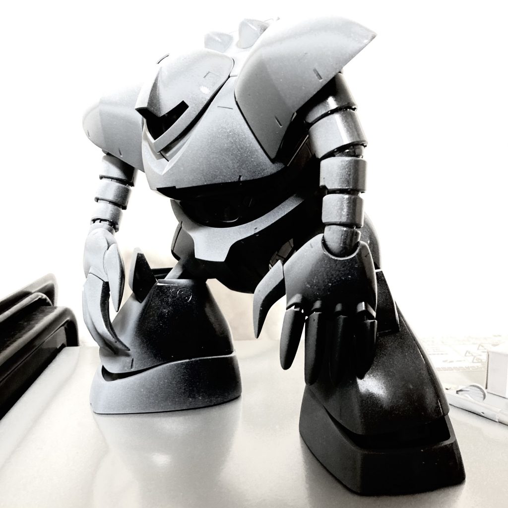 勇気を振り絞ってシャドウ吹き。いや、ハイライト吹き？光の向きを決めてホワイトを吹きました。