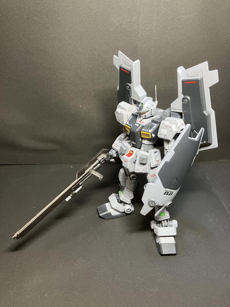 シールドアームは外して普通に手持ちすることも可能です。ライフルはプラ板プラパイプからスクラッチしました。