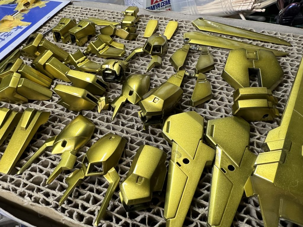 黒下地のガイアの部長ゴールドからのクリアーからのコンパウンド 