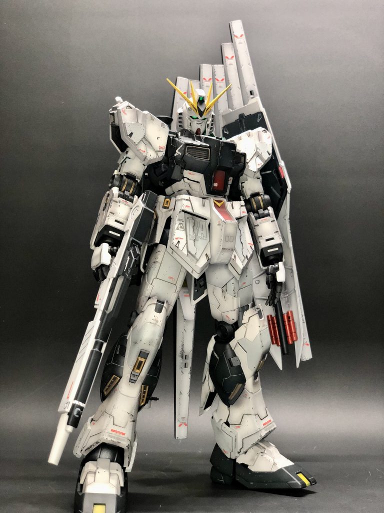 かなり大きくてボリューム満点です。LEDユニット入れてみたけど接触が悪くてついたり消えたり…