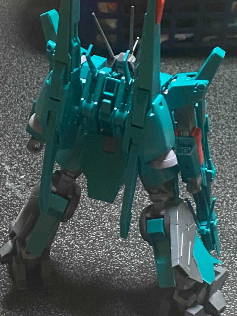 中々売ってないらしく、知り合いはガンプラマニアなのでHGUCを最初から買っていたからほぼ全てあるそうです(ﾟ∀ﾟ)