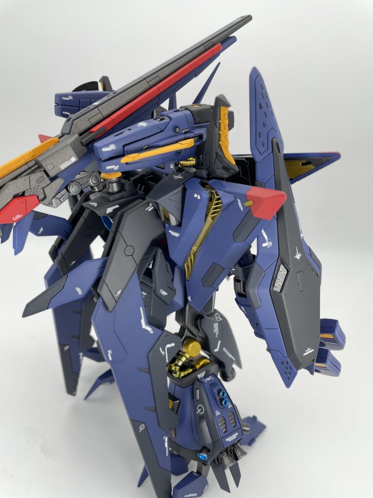 トールギスのスーパーバーニアを補助バーニア的に設置してみたんですが、機体サイズが大きすぎて、こんな小さかったっけ？ってなりました。　