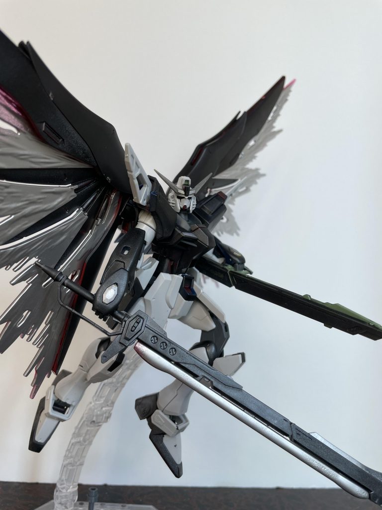 翼の展開状態。ビームエフェクトは銀色にしてます。アロンダイトとかかっこいい。敵機や戦艦を真っ二つにするイメージです。（その後射撃して爆破）