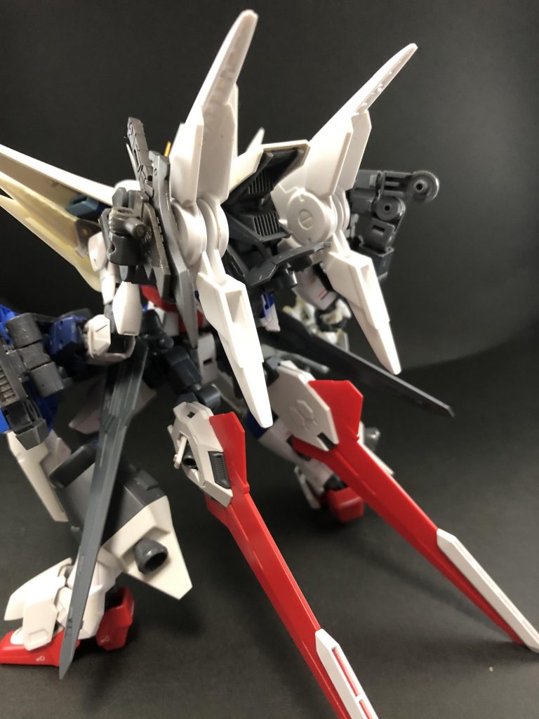 背面の全スラスターを展開してフルブースト。肉抜きは全部スラスターですよ！