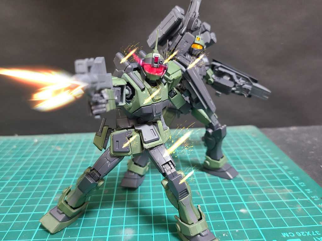 部下を庇うα「うおっと!」ドドドドド銃弾を浴びながら応戦α「大丈夫かシェクト…!?」β「ありがとうございます…流石の装甲ですね…」α「部下を守るのが隊長の務め…これぐらいはね」β「その調子でお願いします…」α「え?」