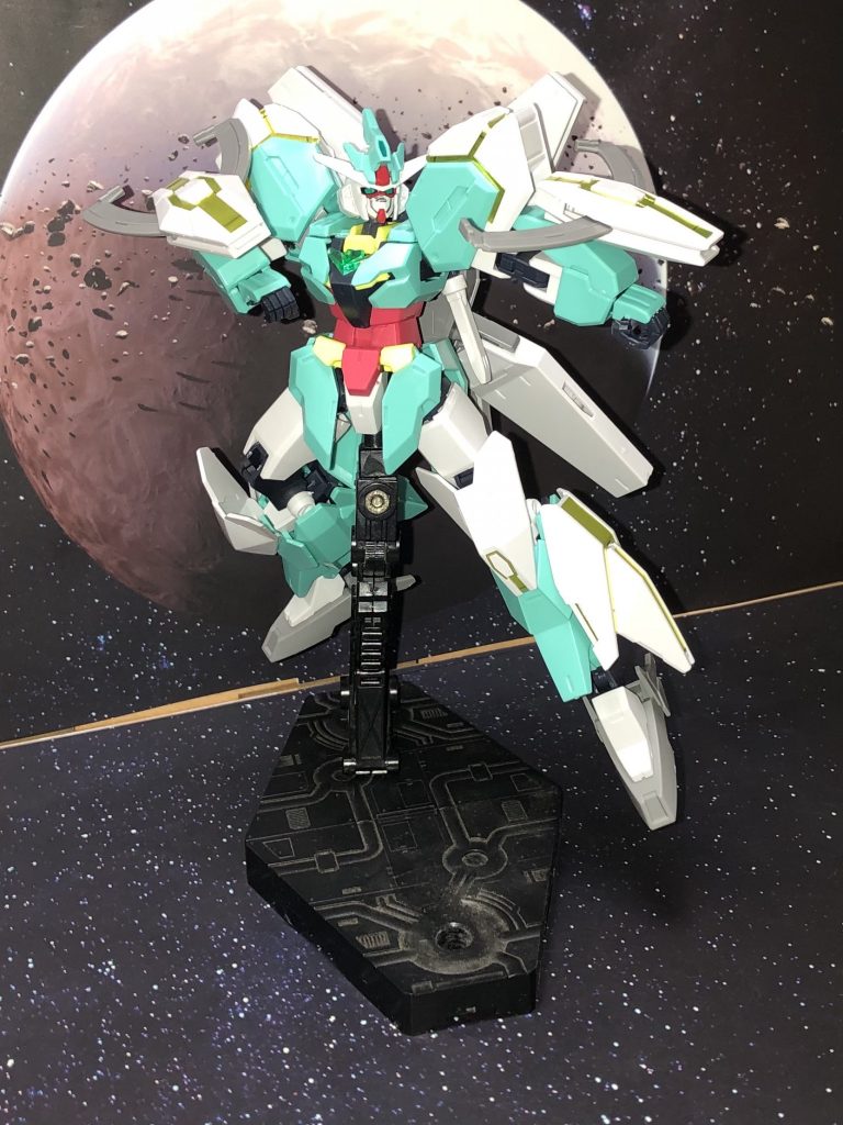 両腕はビームガンになってるそうね！