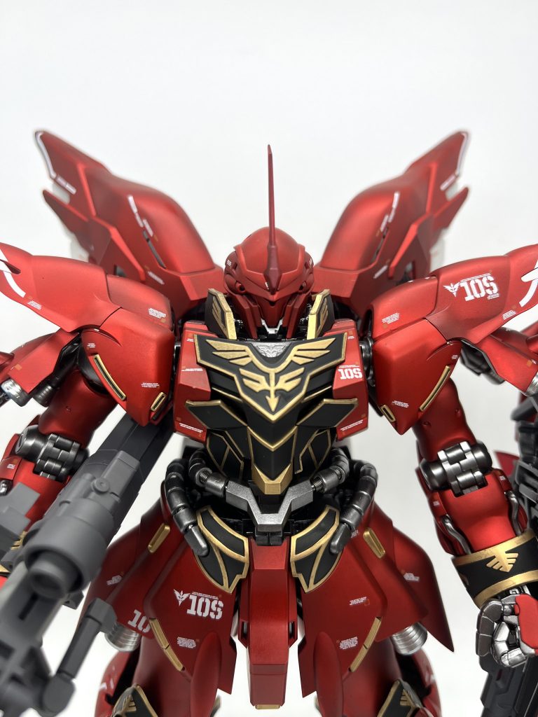 コックピット向かって左側の下部、仮組みから分解する時に折れました。悲しい