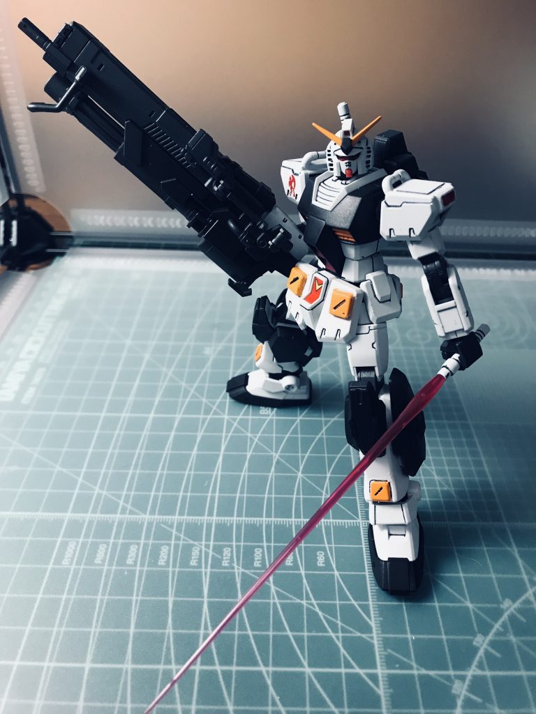 と言う持病の厨ニ病が悪化して製作しました。我ながら酷い病っぷりとは思いましたが〝ガンプラば自由〟の気持ちで作っていたら何だか無茶苦茶気に入りました♬