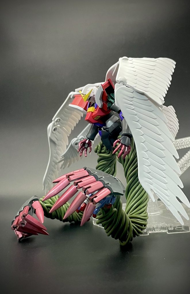 脳内設定は完全にネタだと言いましたが、少しリアルが混ざっているとゆうのも事実です。 それは、ネット上のネガティブな情報を目にした時に、それを逆手に取って自分のアイデアにした事です。 昨今の状況でなければ恐らくガンダムオムパロスは作らなかった、と言うよりも作れなかったと思います。