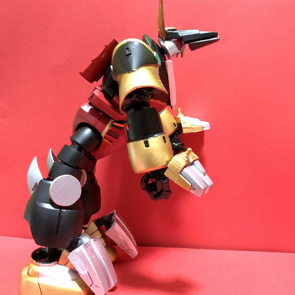 そして手足の反転を行い、蹄パーツを展開して 