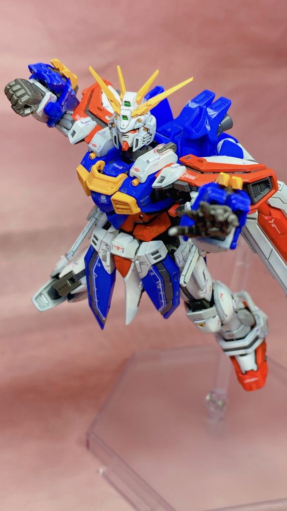 塗装はメカサフスーパーヘビィ立ち上げで各種塗装してます。ホワイト部はガイアカラーヘキサホワイト。ブルー部はMr.カラーメカニカルカラーコバルトシャイン。レッド部はMr.カラーメカニカルカラーコーラルレッド。ライトグレー部はガイアカラーNAZCAウォームライトグレー。イエロー部はガイアカラーエヴァオレンジイエローです。関節部はメカサフスーパーヘビィそのままです。