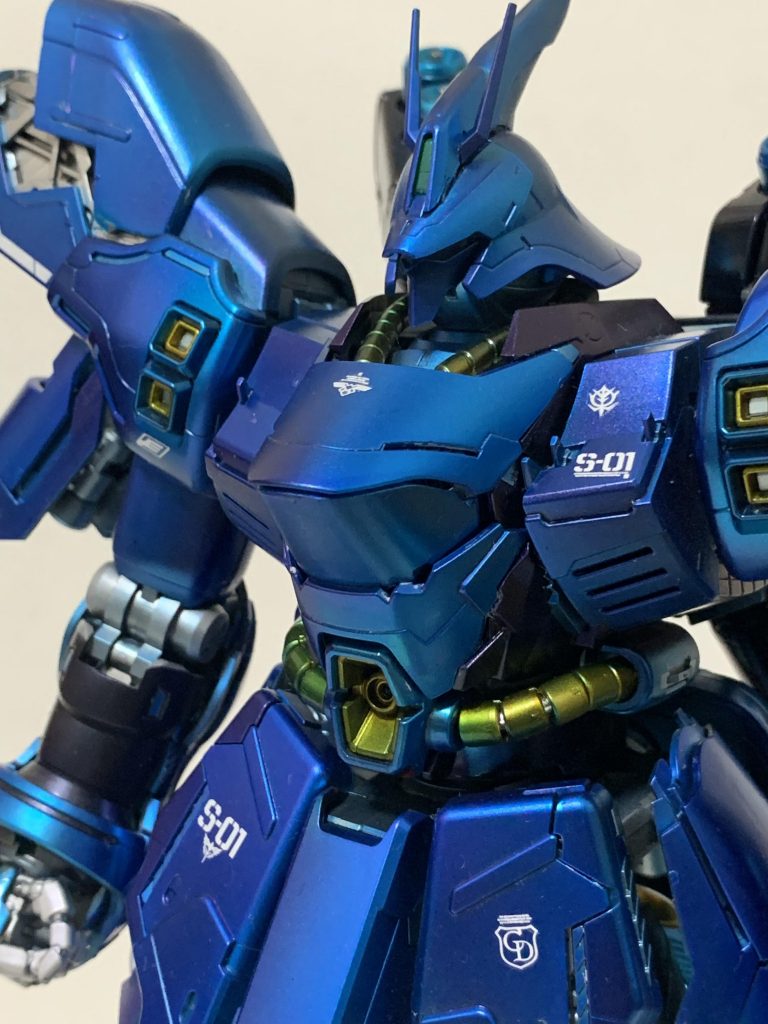 最後にクリスタルカラーアメジストパープルを吹き、光や角度で紫に見えるようにしました。以前ネットで作例を見て、やってみたくて。この色合いを1番見て欲しいです。