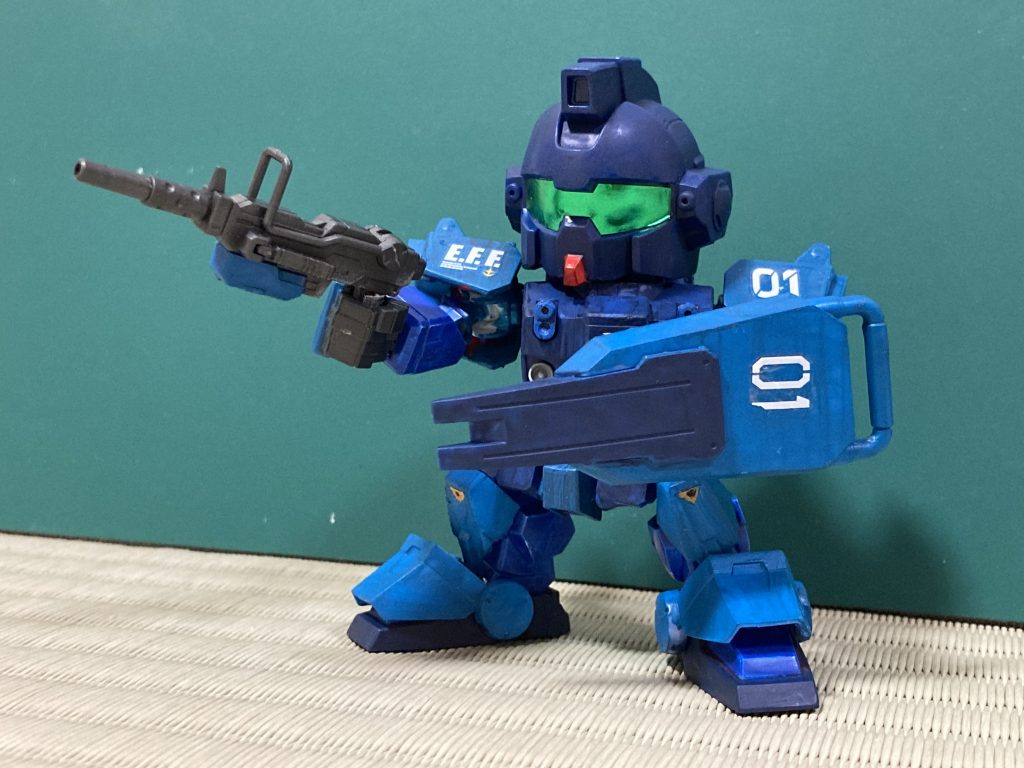 CSの100ミリが見つからなかったのでHGのものを軸太らせて保持できるようにしてます。シールドもHGから