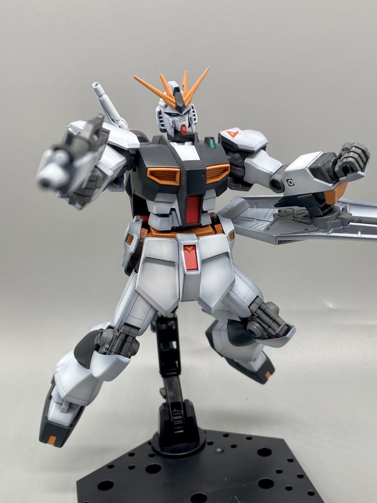 やっぱグラデーション塗装は難しいですね。肉眼だといい感じでも写真とるとアラが目立つので