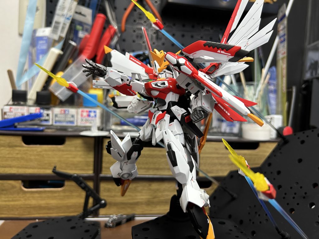 最後、アクションベースを黒色無双で塗装して黒背景で見えなくしてます。撮影画像全てこのアクションベースに乗せてます。ちょっと扱い難しく感じて不安でしたが上手く消えてくれました。切り抜きとかもできますが僕はモデラーでありたいと思うので無加工でやってます。作れるものは作る。以上です。ガンスタさんが5周年ということは自分も5周年。何も出来なかったなりに始めて今に至りますが、これからも楽しませて頂きたいと思います。ご覧いただきありがとうございますm(_ _)m