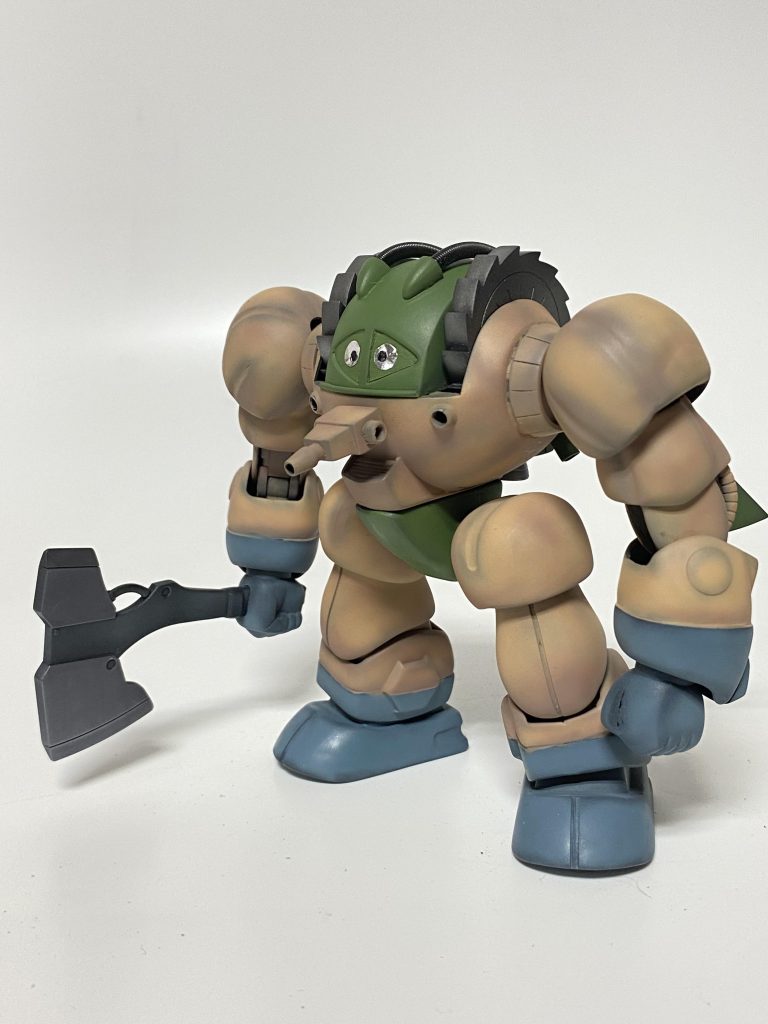 塗装完了、とりあえず元ネタ的な目をシールで入れてみましたが、イマイチだったのでモノアイ仕様に変更。二の腕にタトゥー的な感じにデカール貼ってトップコートで仕上げです。