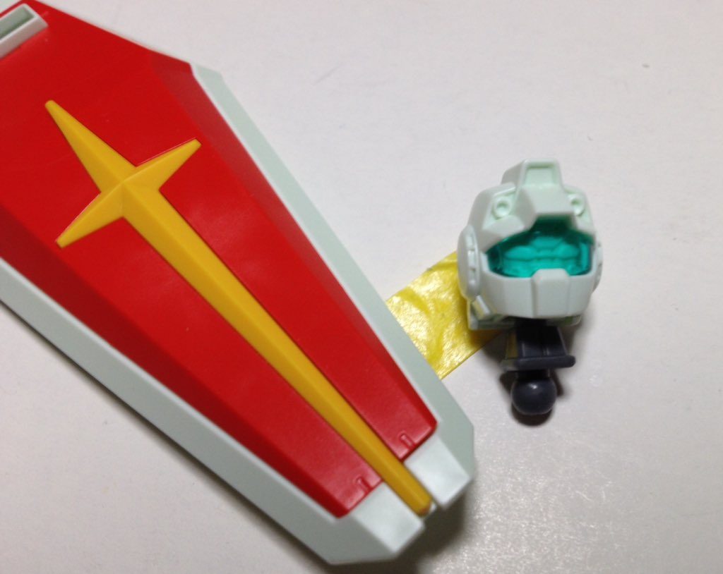 加工したのは、たった2ヶ所。盾の十字のときんときんも短く。しゅっとしたアレンジについていけない、古い地球人。